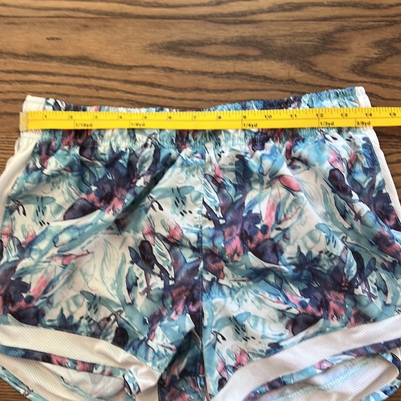 Legend Tropical Look Work Out Shorts - Picture 3 of 8